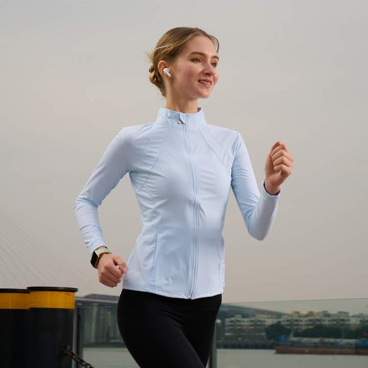 HONOR Choice Earbuds S8 White girl running